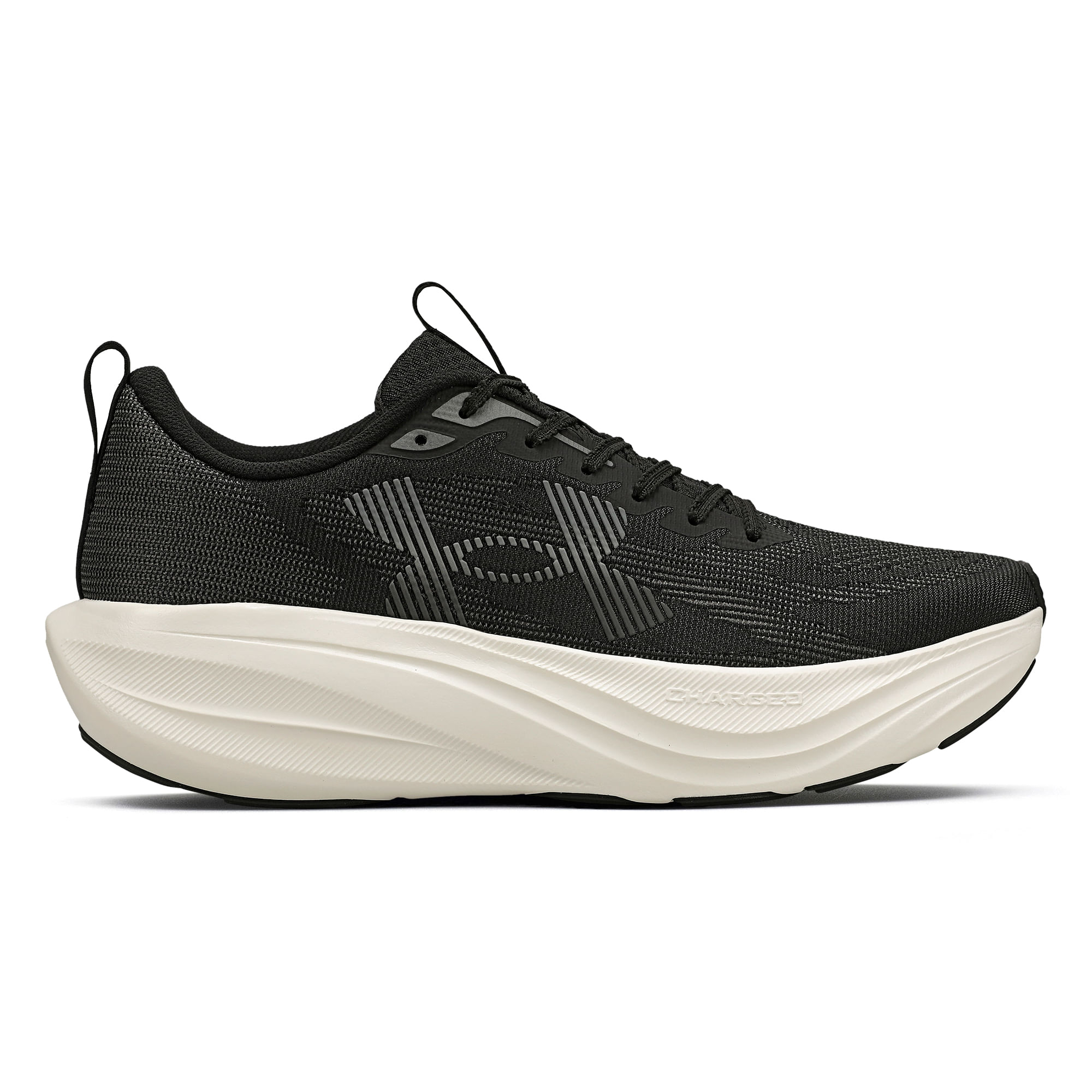 Tênis esportivo Under Armour Charged Endless masculino preto vista frontal mostrando cabedal e sola